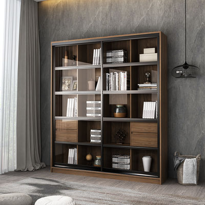 Fester hölzerner Bücherschrank mit Glastür